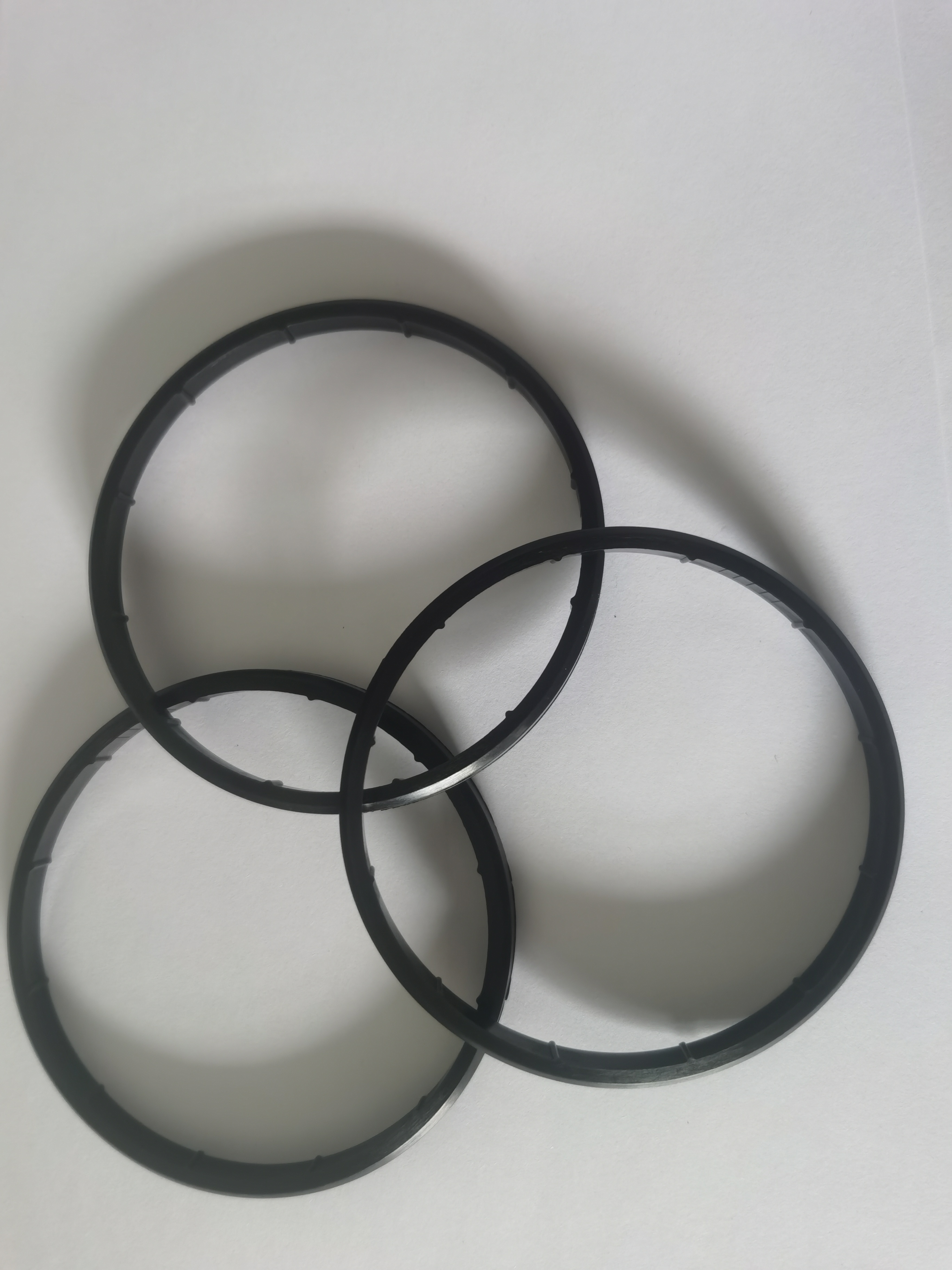 Self lubricating sealing ring